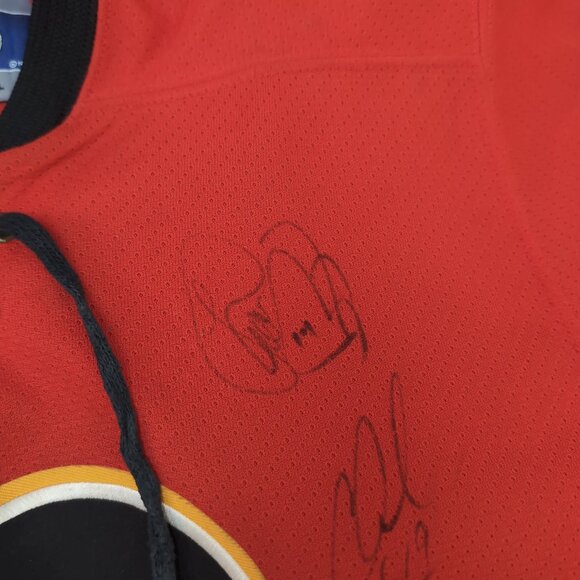 CCM Calgary Flames Youth Hockey Jersey Red/Black – Autographed S/M - Picture 5 of 12